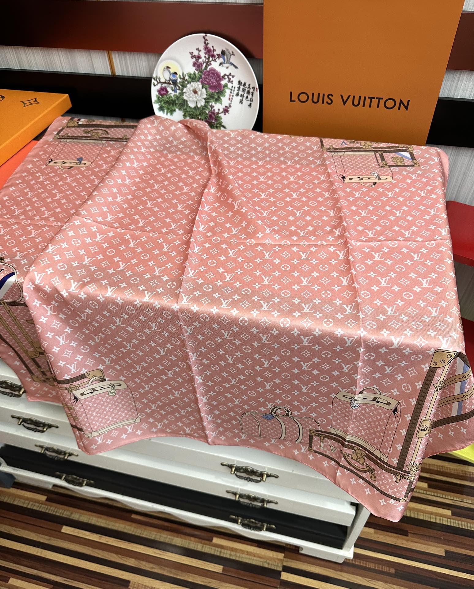 LV SCARF 90 CM IN SILK 733840