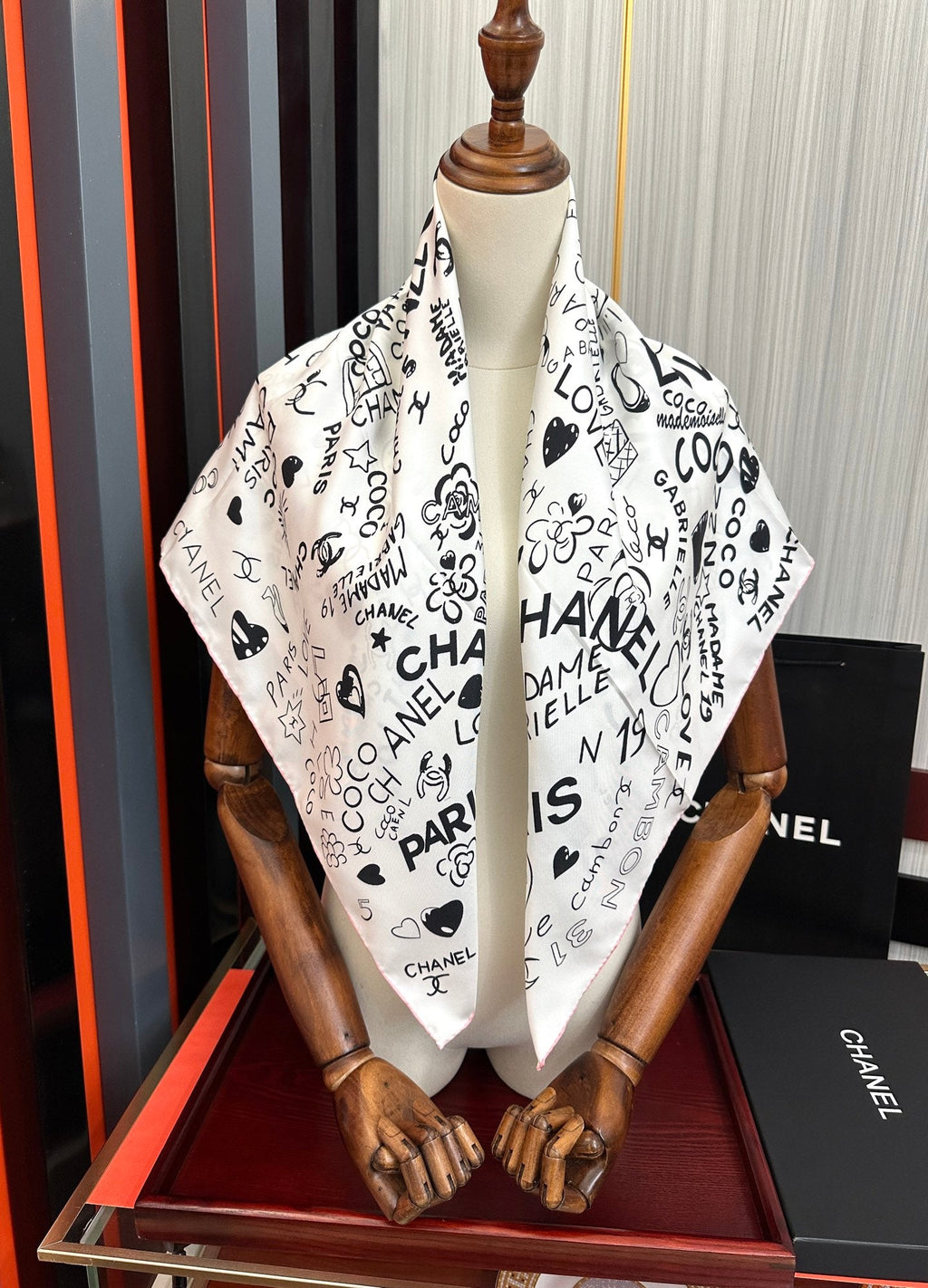 CHANEL 26S SCARF 90 IN SILK 311895