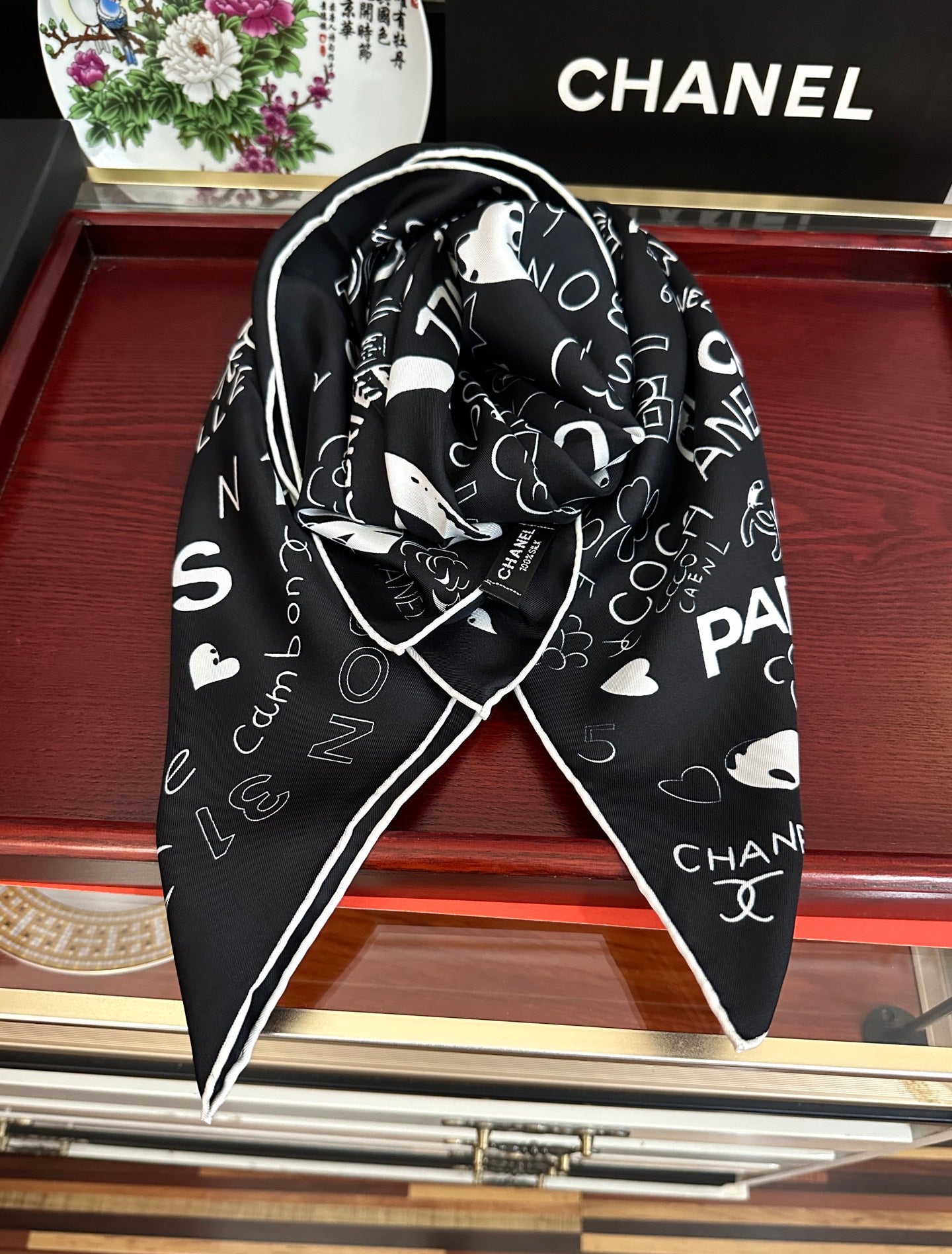 CHANEL 26S SCARF 90 IN SILK 311894