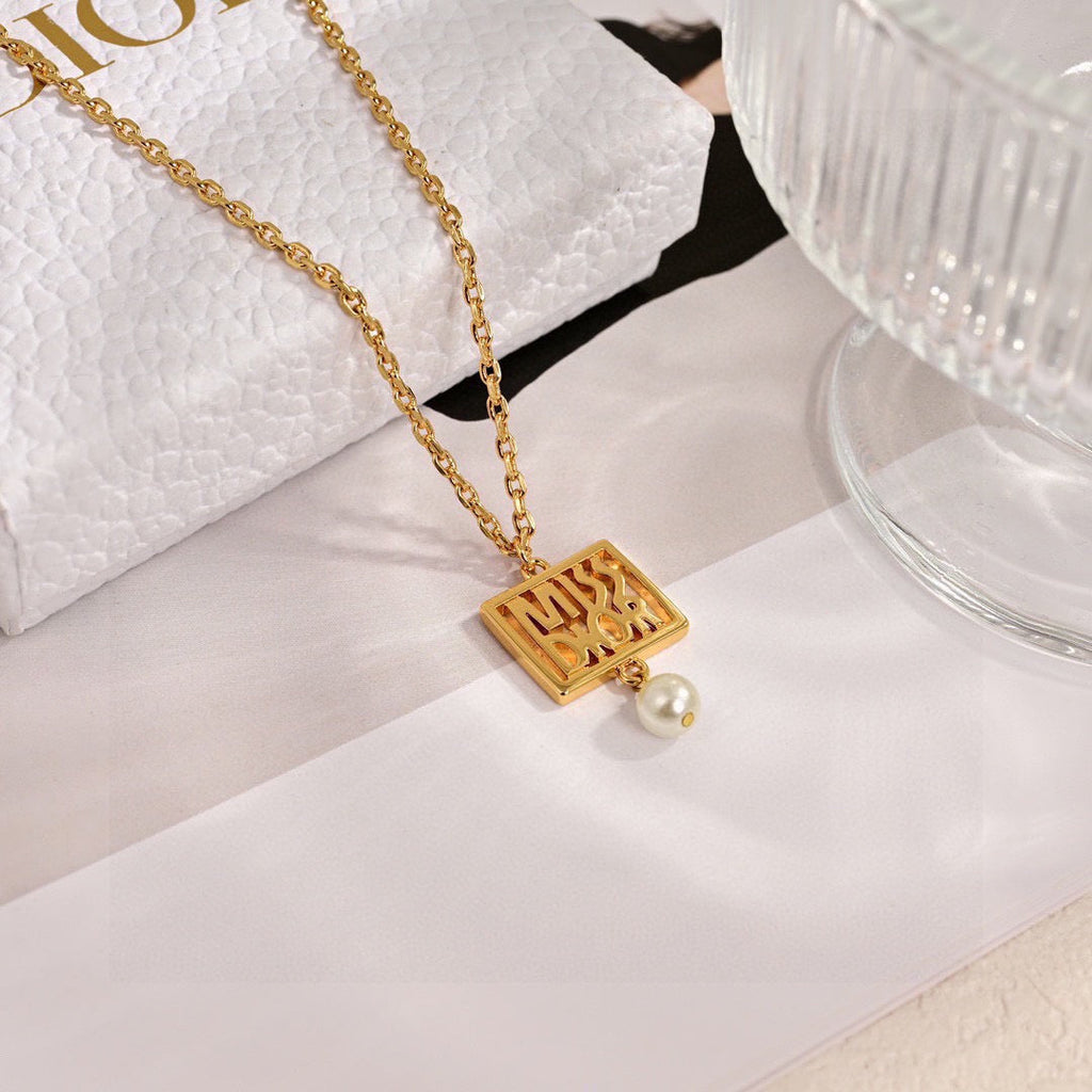 CD 26S MISS DIOR LOGO PEARL PENDANT NECKLACE IN GOLD METAL