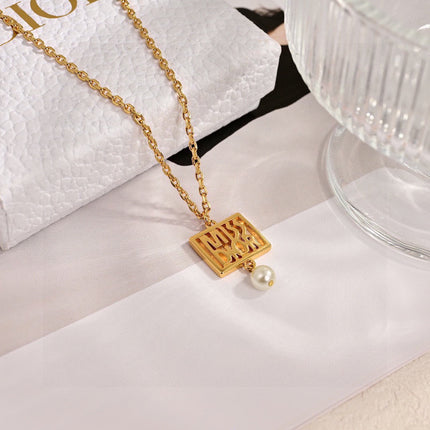 CD 26S MISS DIOR LOGO PEARL PENDANT NECKLACE IN GOLD METAL