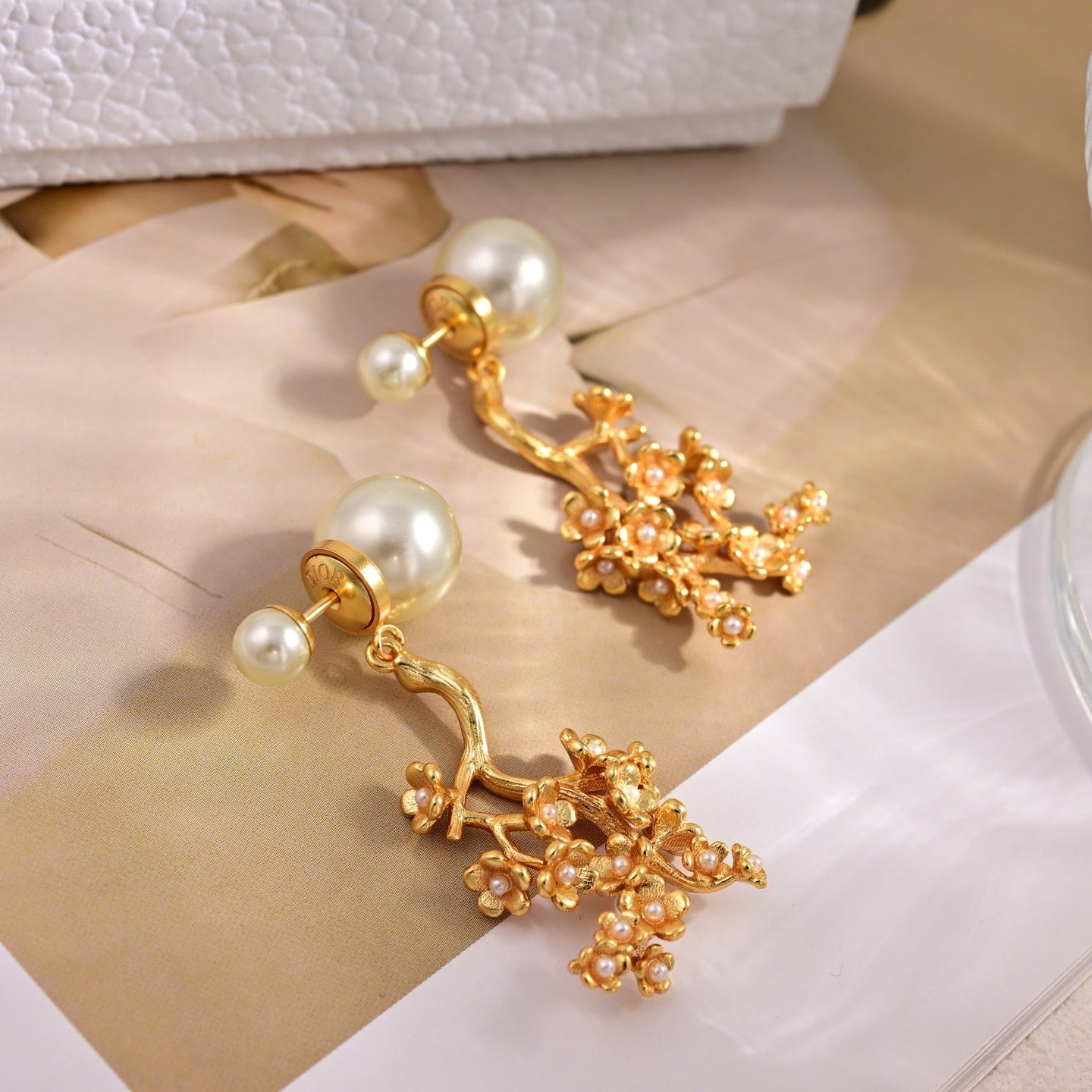 CD 26S DIOR PEARL BLOSSOM BRANCH DROP EARRINGS IN GOLD METAL