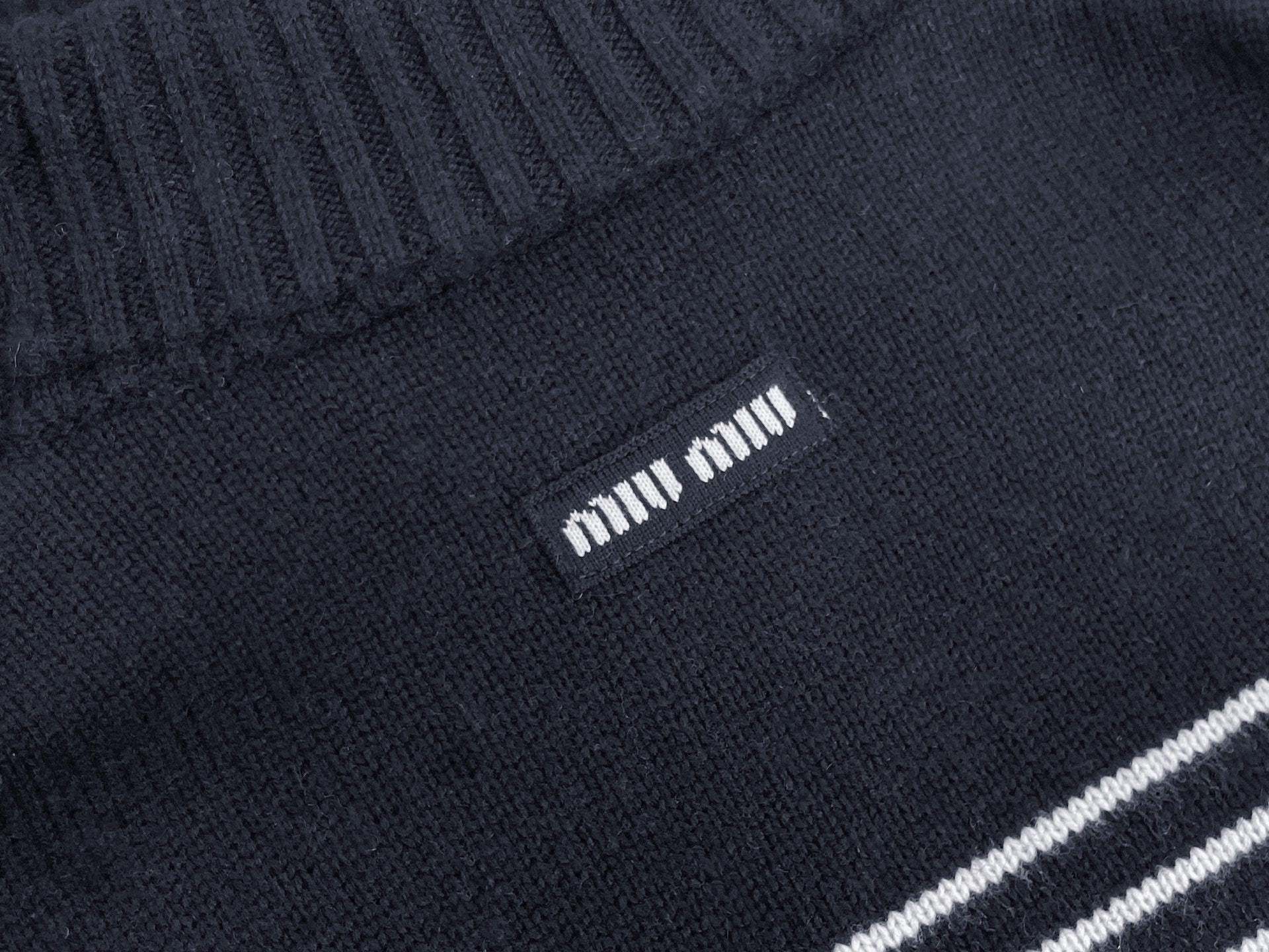 MIUMIU ZIP-UP KNIT SWEATER STYLE 69