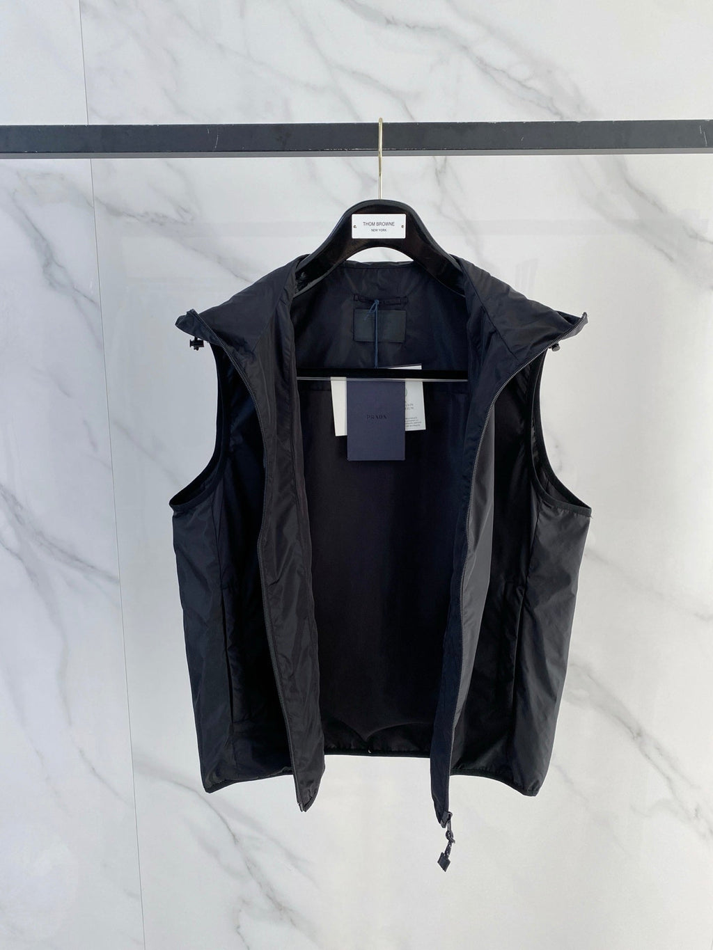 PRADA 26S SLEEVELESS HOODED JACKET 786