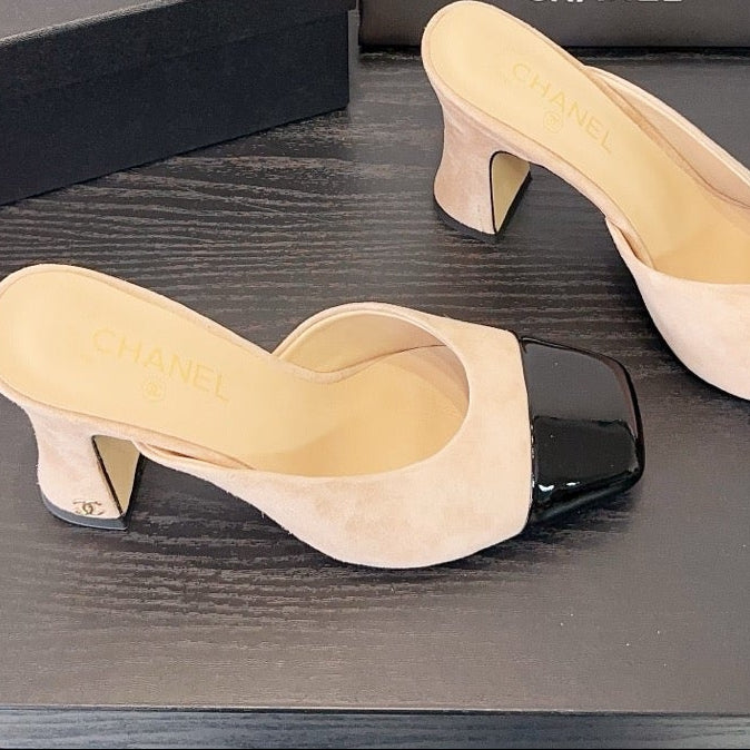 MULES IN BLACK AND BEIGE SUEDE