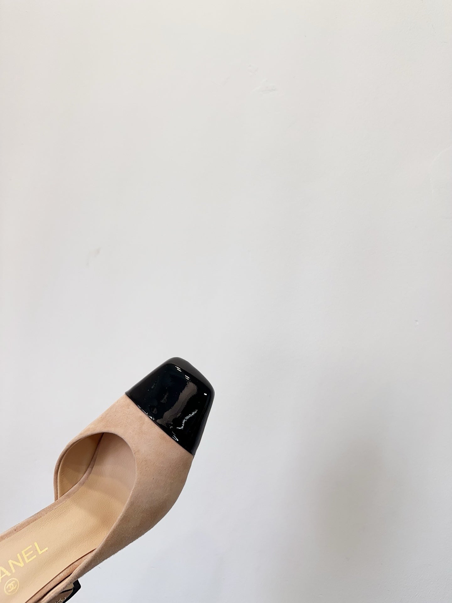 MULES IN BLACK AND BEIGE SUEDE