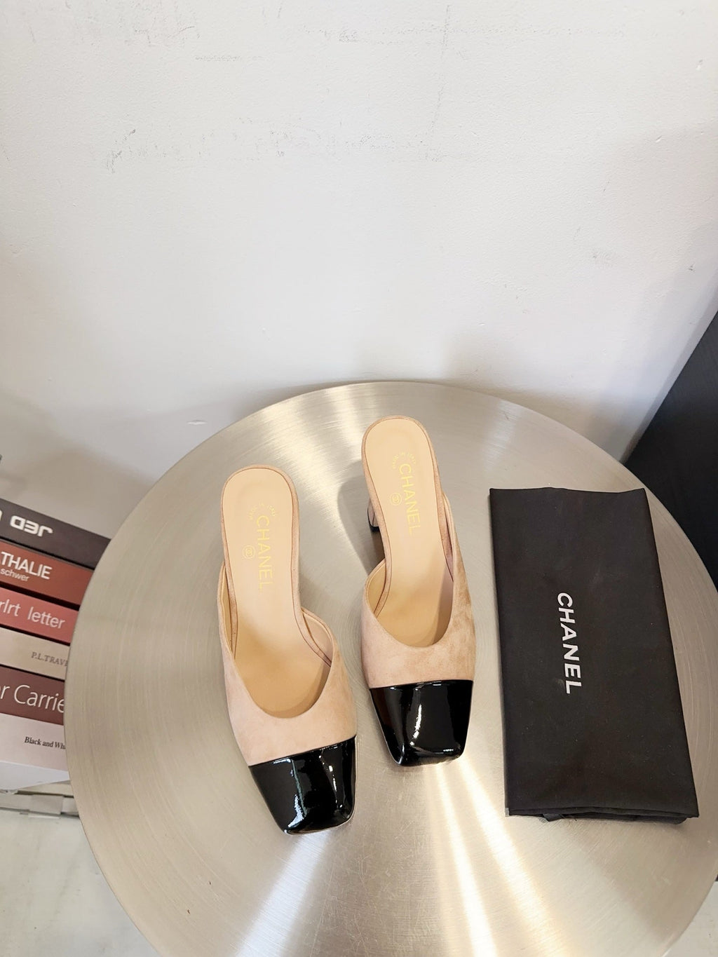 MULES IN BLACK AND BEIGE SUEDE