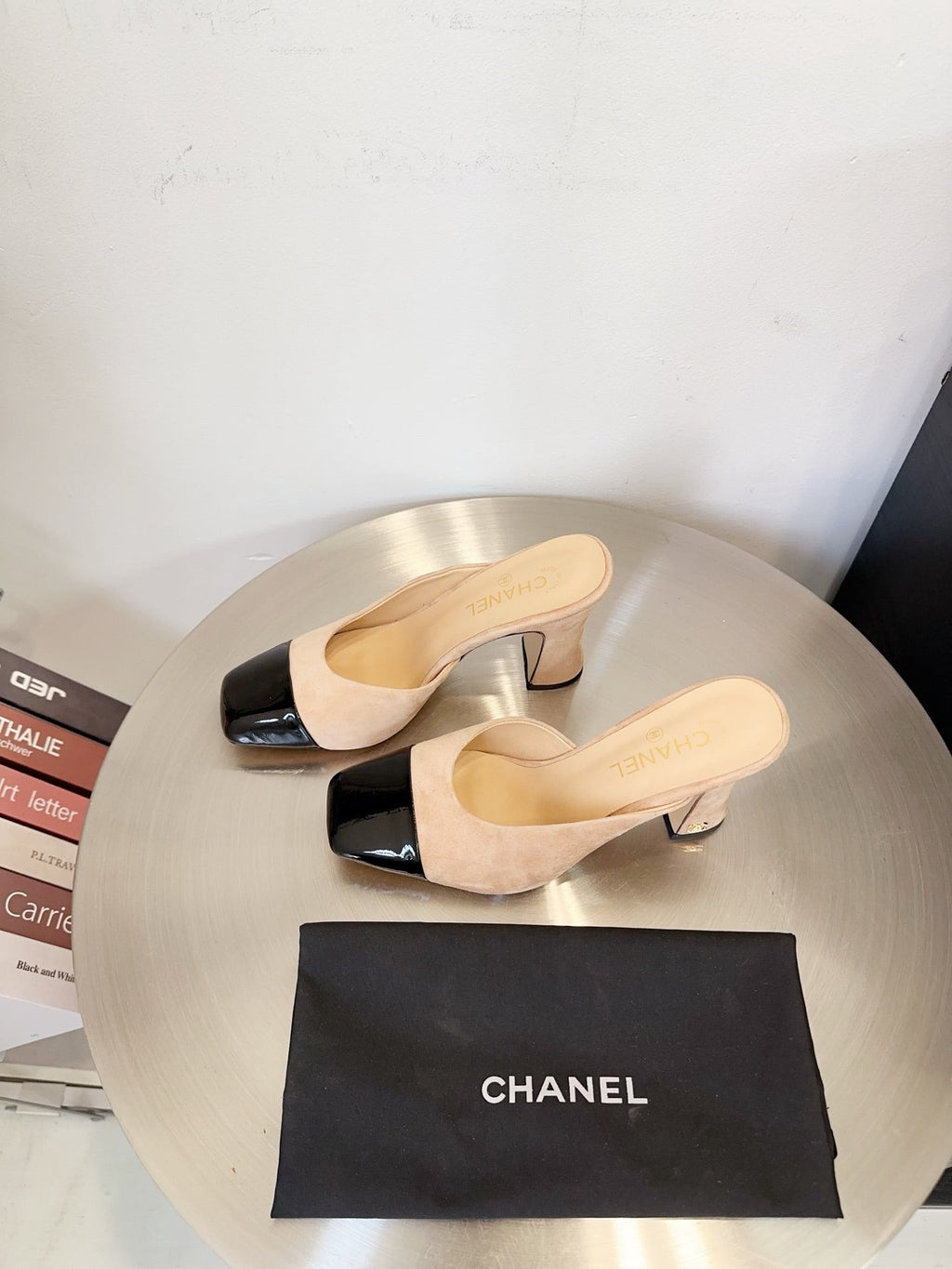 MULES IN BLACK AND BEIGE SUEDE