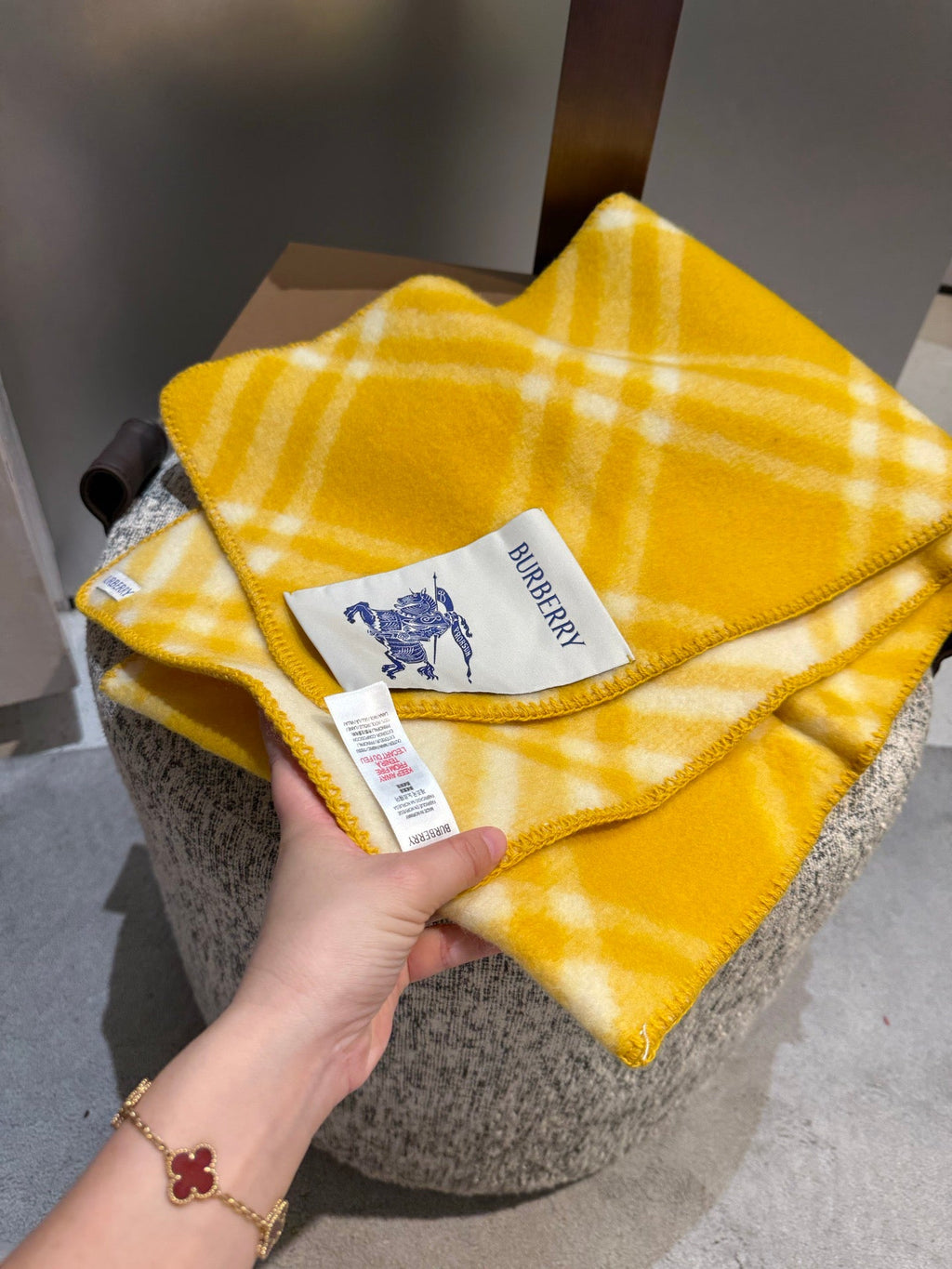 BURBERRY 26S SCARF 180CM IN CASHMERE 307284