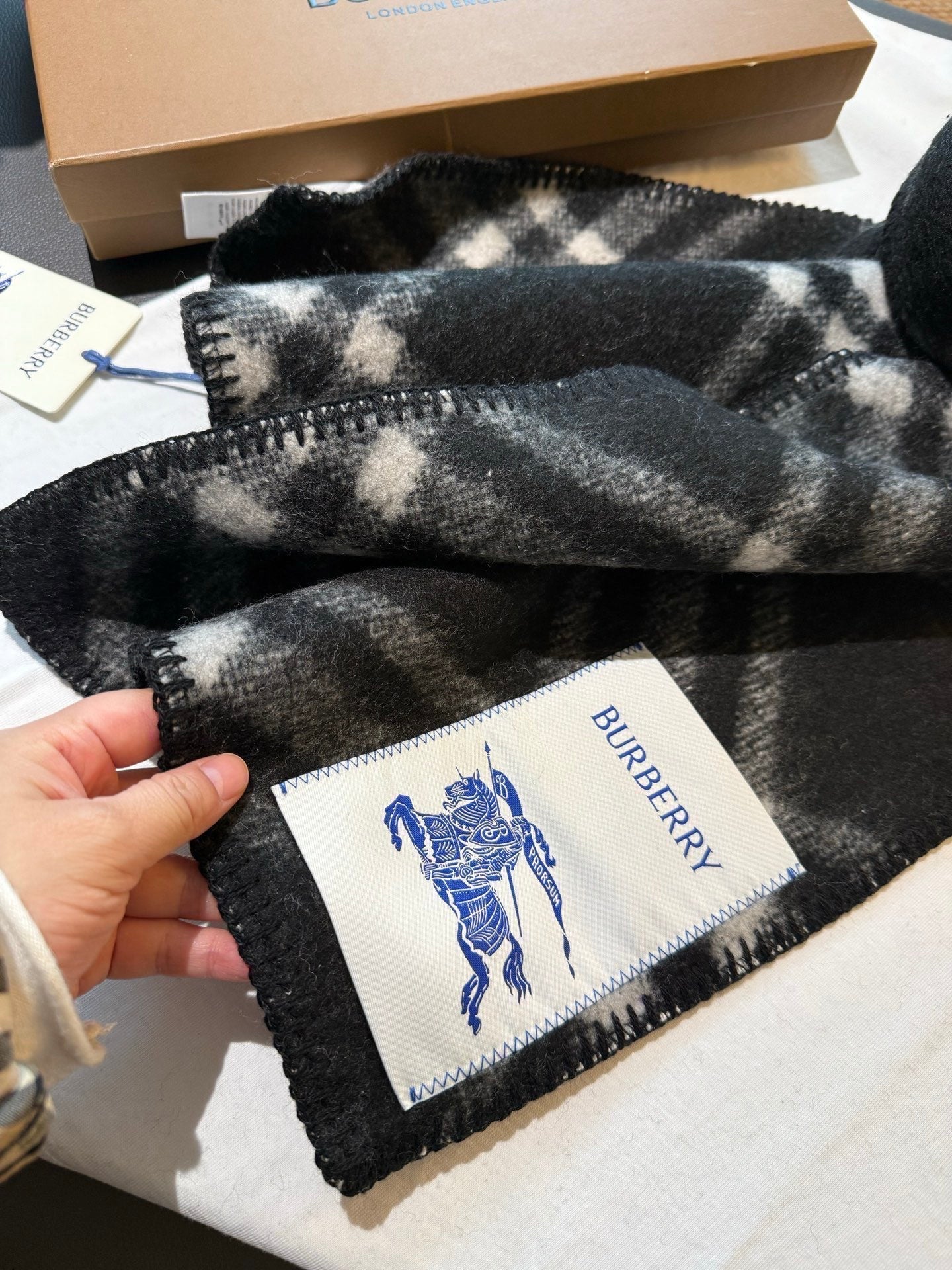 BURBERRY 26S SCARF 180CM IN CASHMERE 307285
