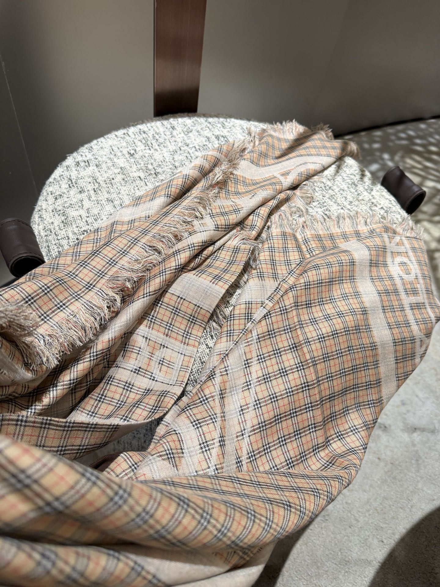 BURBERRY 26S SCARF 130CM IN CASHMERE 215168
