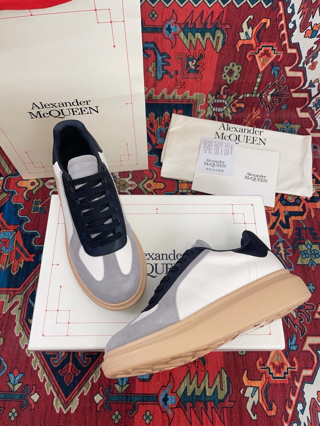 OVERSIZED RETRO SNEAKER IN WHITE BLACK GREY CALFSKIN