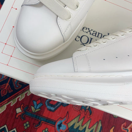 OVERSIZED SNEAKER IN WHITE CALFSKIN ORANGE HEEL TAB EMBOSSED LOGO