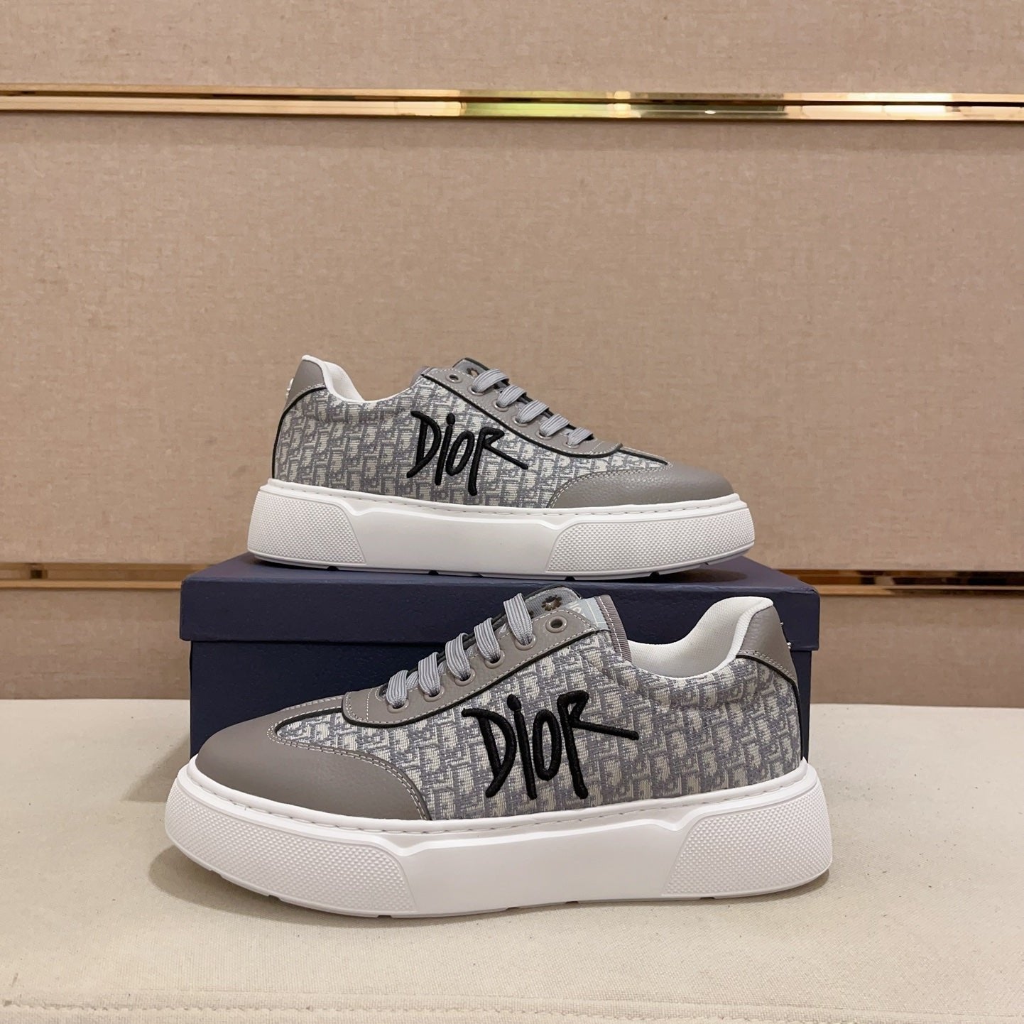 CD HOMME THICK-SOLE SNEAKERS GRAY CALFSKIN