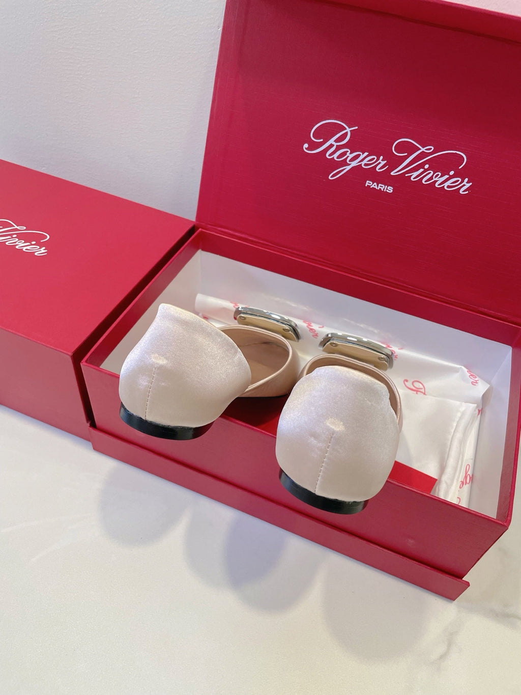 ROGER VIVIER BALLERINE FLATS IN BEIGE SATIN