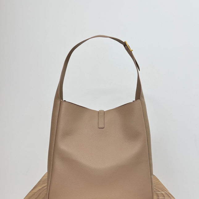 LE 5 À 7 LARGE SUPPLE 31 IN LIGHT BROWN GRAINED CALFSKIN