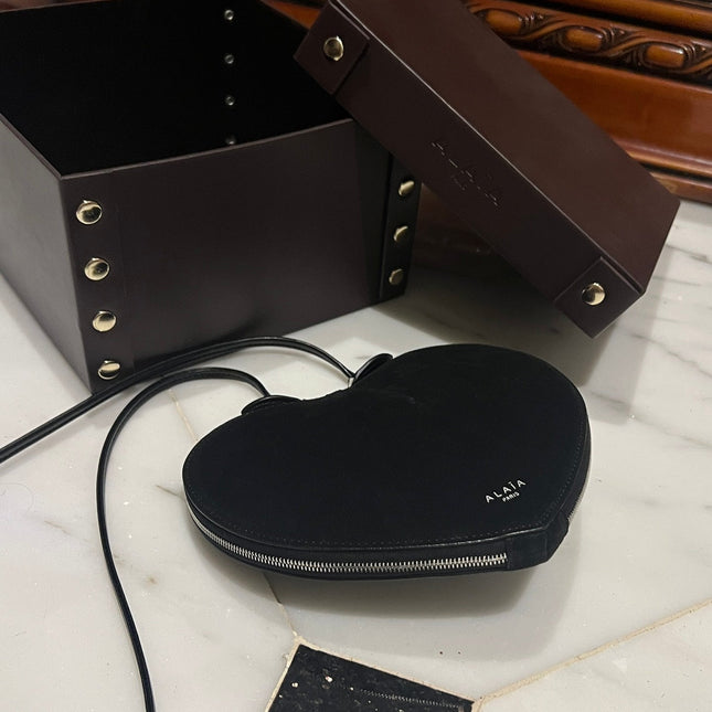 LE COEUR BAG 21 IN BLACK SUEDE