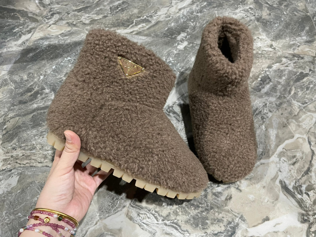 PRADA 26S ANKLE BOOTS IN DARK BROWN FUR