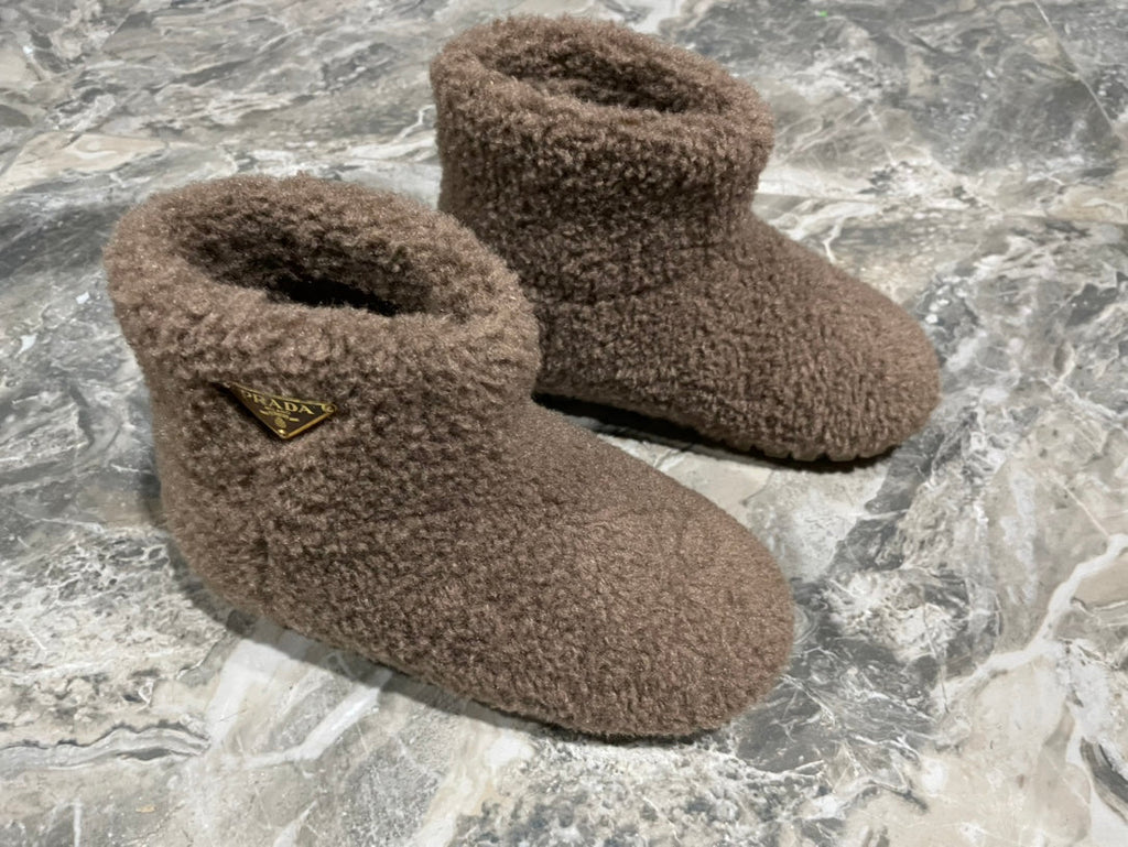 PRADA 26S ANKLE BOOTS IN DARK BROWN FUR
