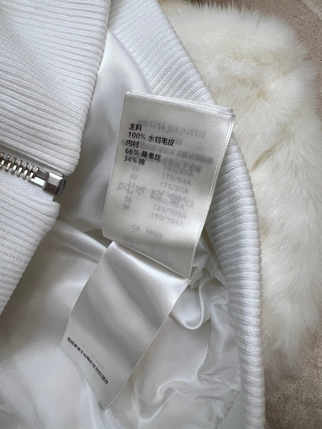 LV 25S FUR COAT 0160