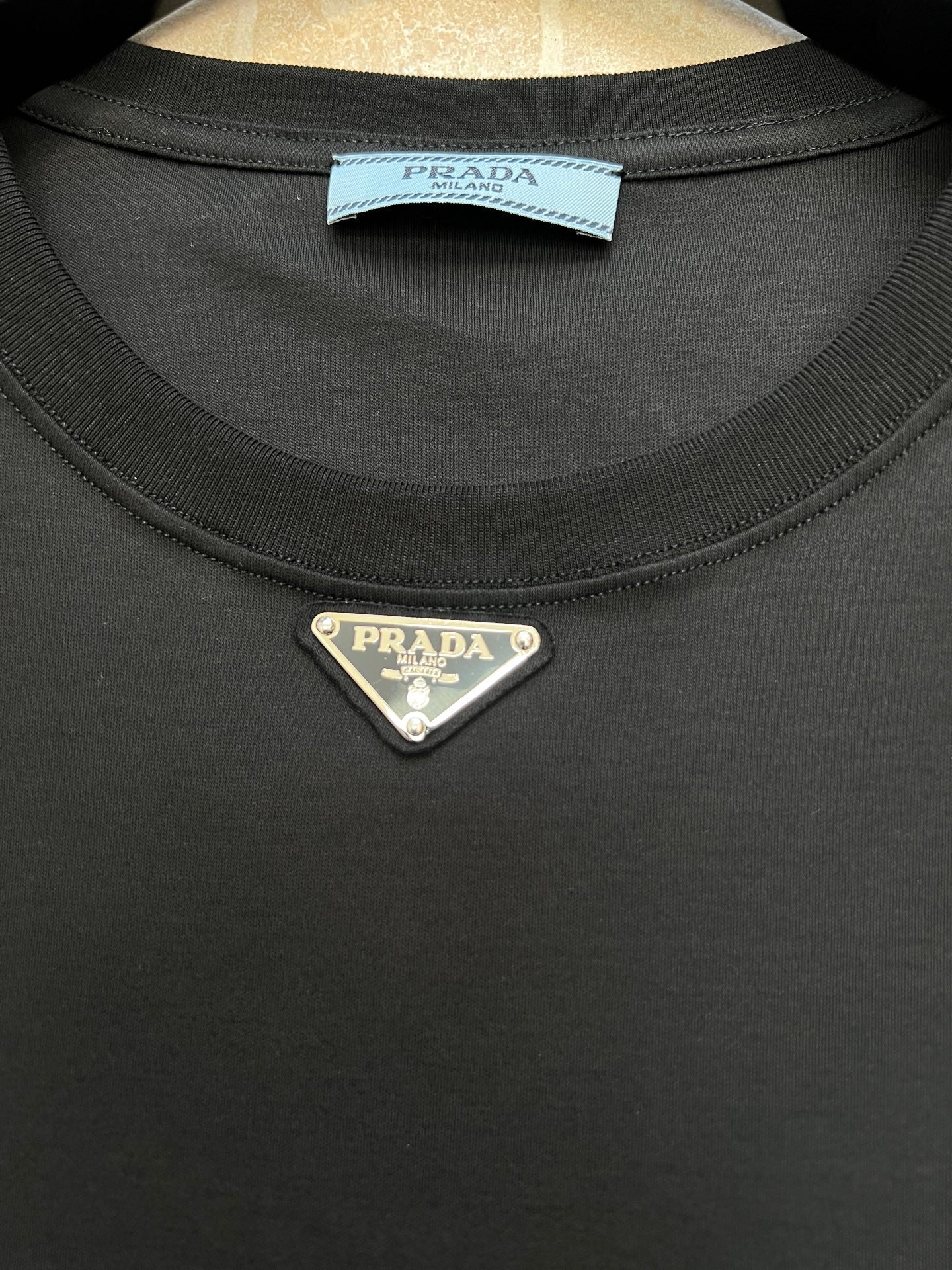 PRADA 26S SHORT SLEEVED T-SHIRT 748