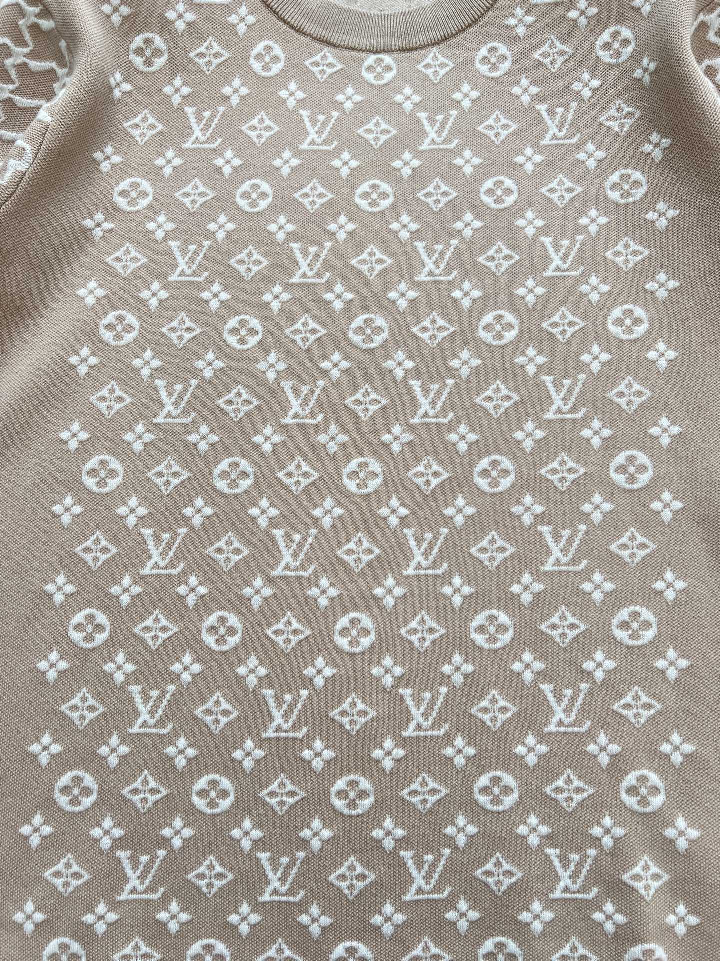 LV 26S SHORT-SLEEVED SWEATER STYLE 222