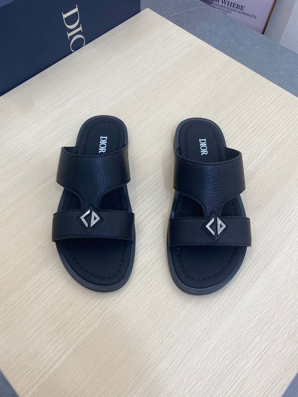 CD ALIDAS CROSS SANDAL BLACK GRAINED CALFSKIN