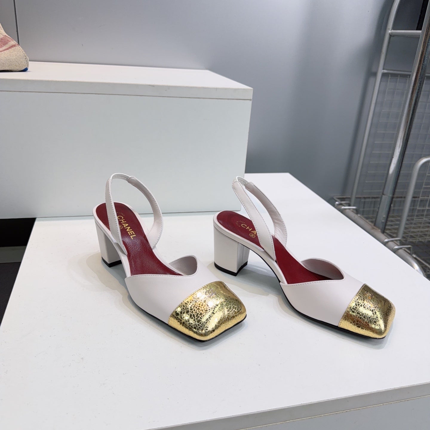 26S SLINGBACK 55 MM IN WHITE LAMBSKIN WITH GOLD CAP TOE