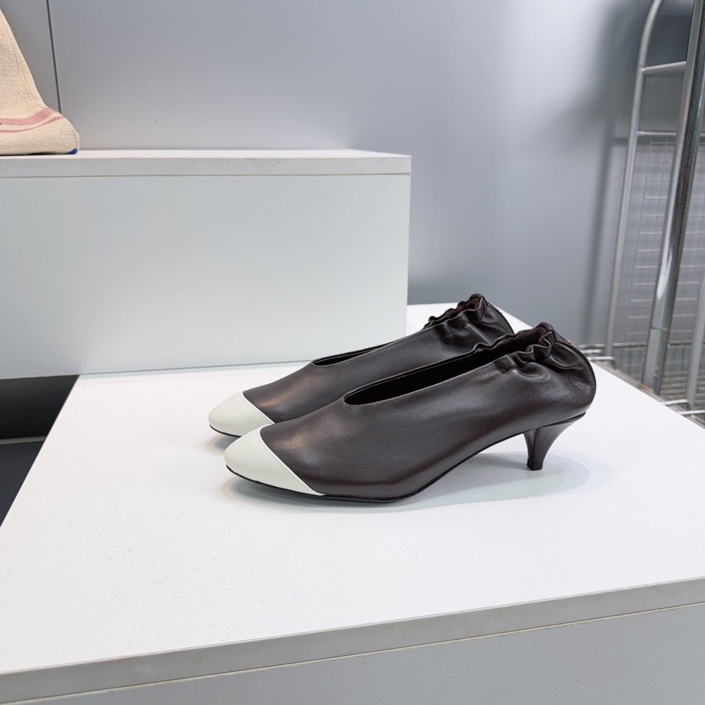 CHANEL 26S COLOR-BLOCK HIGH HEELS 45 MM IN DARK BROWN LAMBSKIN