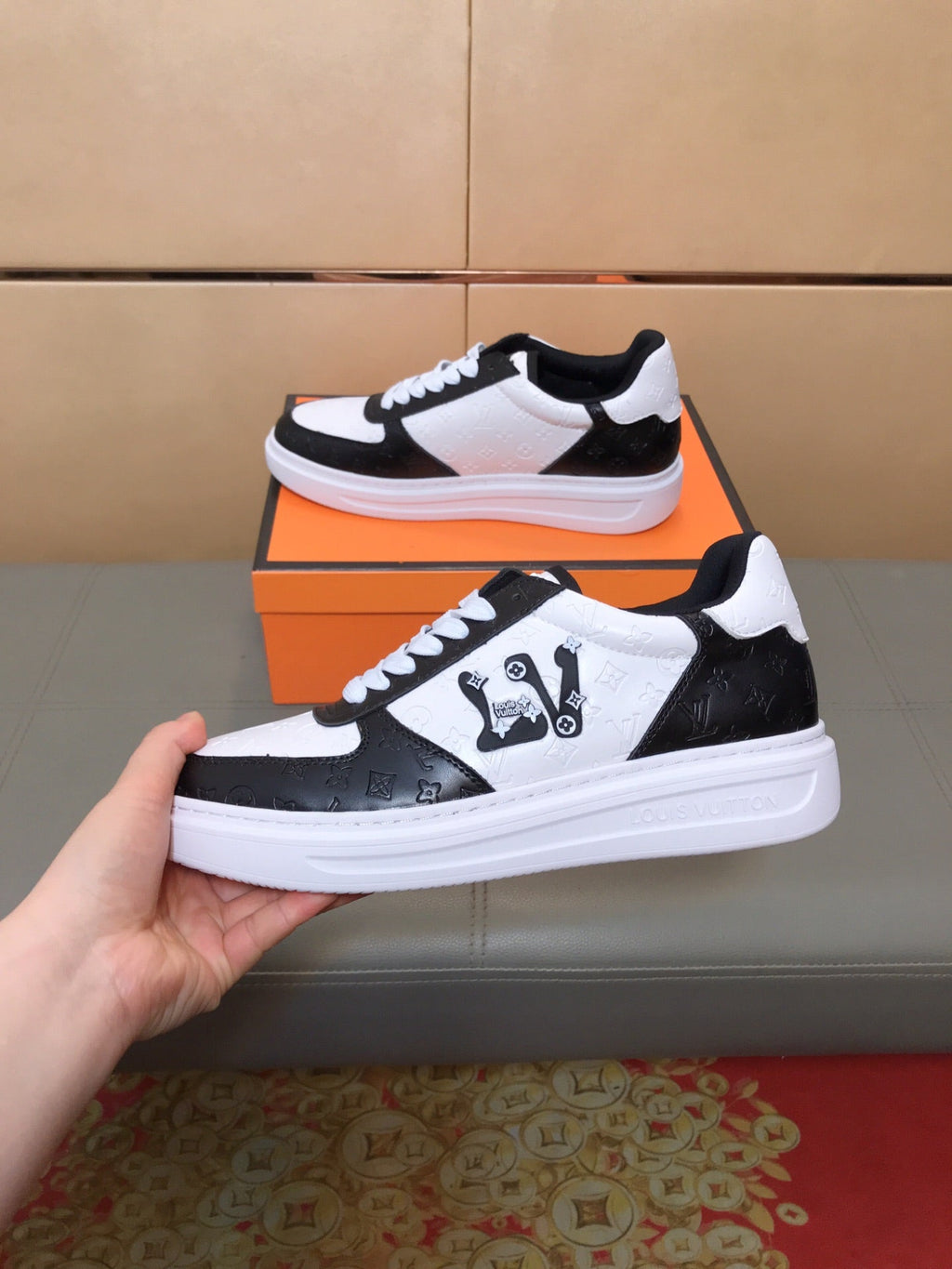 LV TRAINER SHOES IN BLACK MIX WHITE CALFSKIN