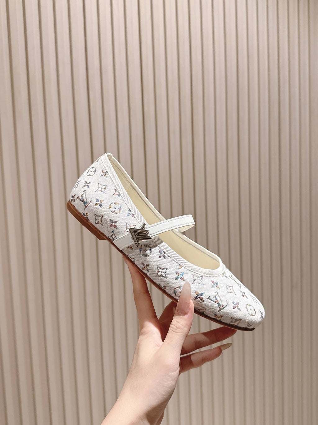 LV BALLET FLAT IN WHITE MONOGRAM CANVAS