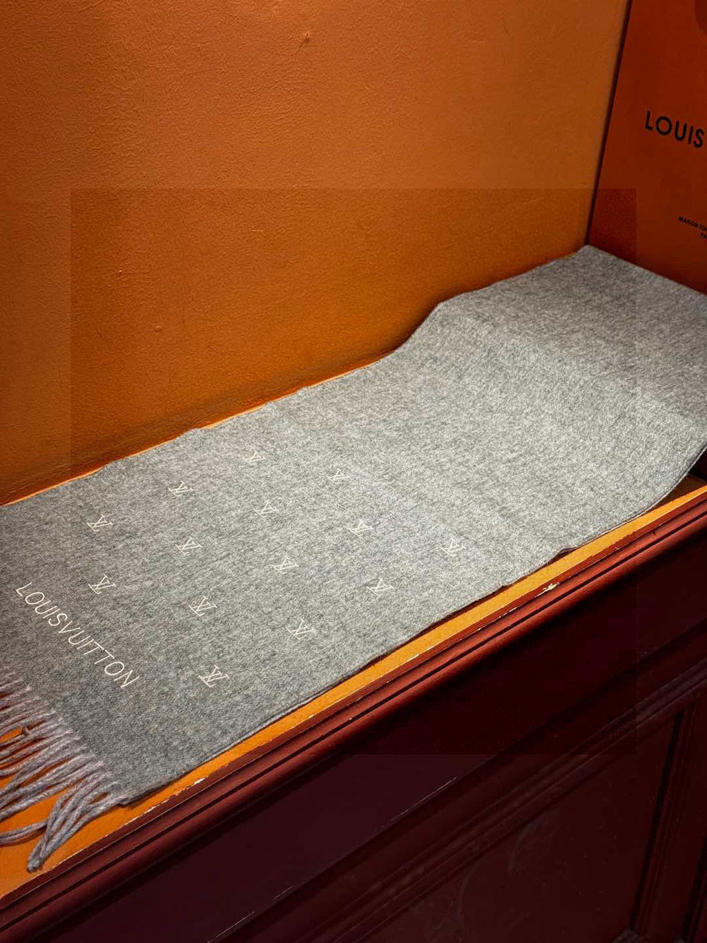 LV SCARF 180 CM IN CASHMERE 730571