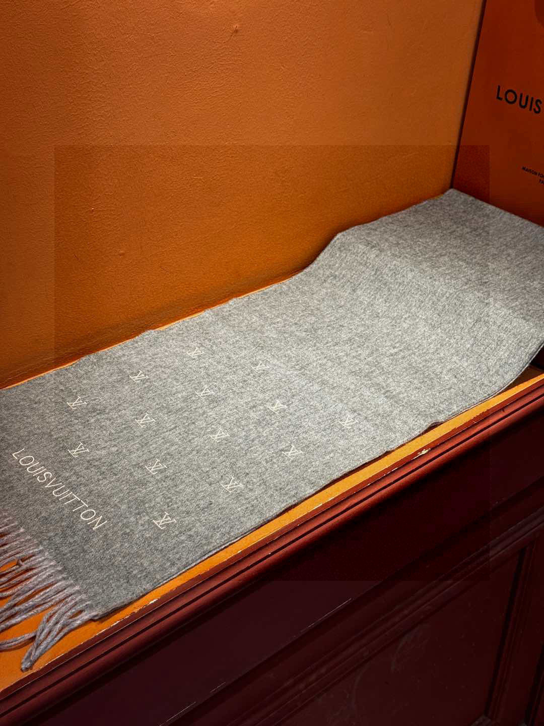 LV SCARF 180 CM IN CASHMERE 730571