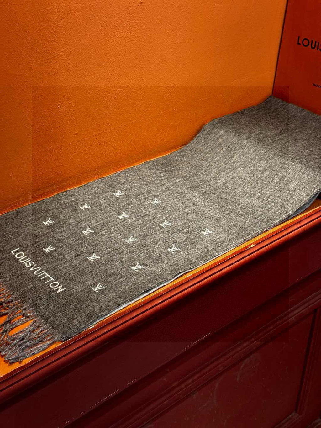 LV SCARF 180 CM IN CASHMERE 730576