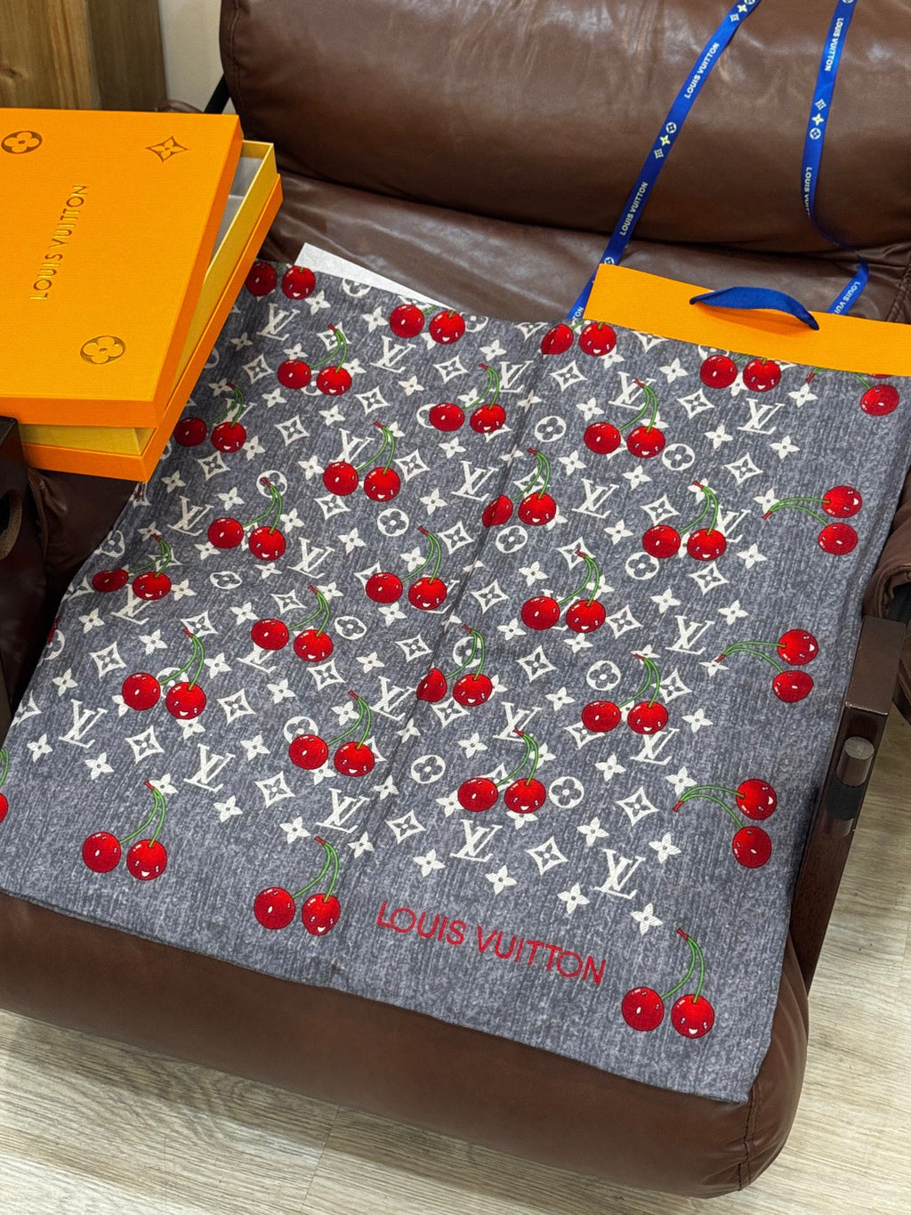 LV SCARF 140 CM IN SILK-CASHMERE BLEND 737270