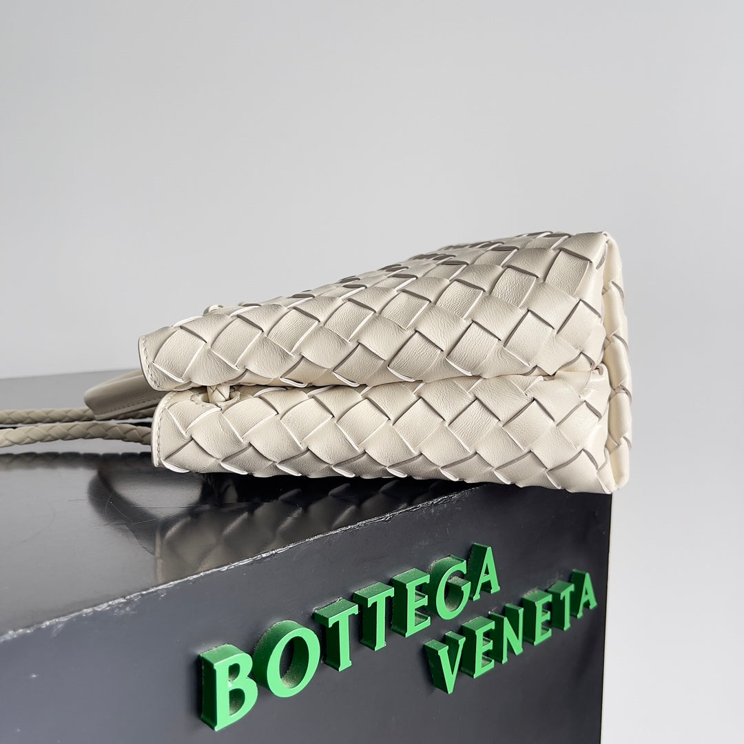 HANDLE BAG ANDIAMO 25 IN OFF WHITE LAMBSKIN