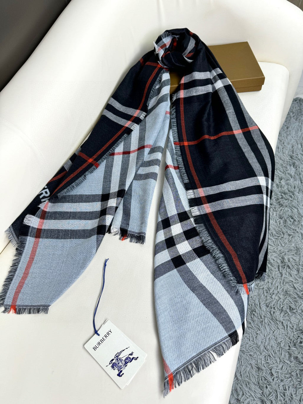 BURBERRY 26S SCARF 220CM IN CASHMERE SILK 303205