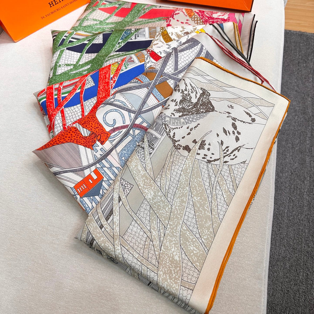 HERMES 26S PRINTED SQUARE SCARF 88 IN SILK 309442