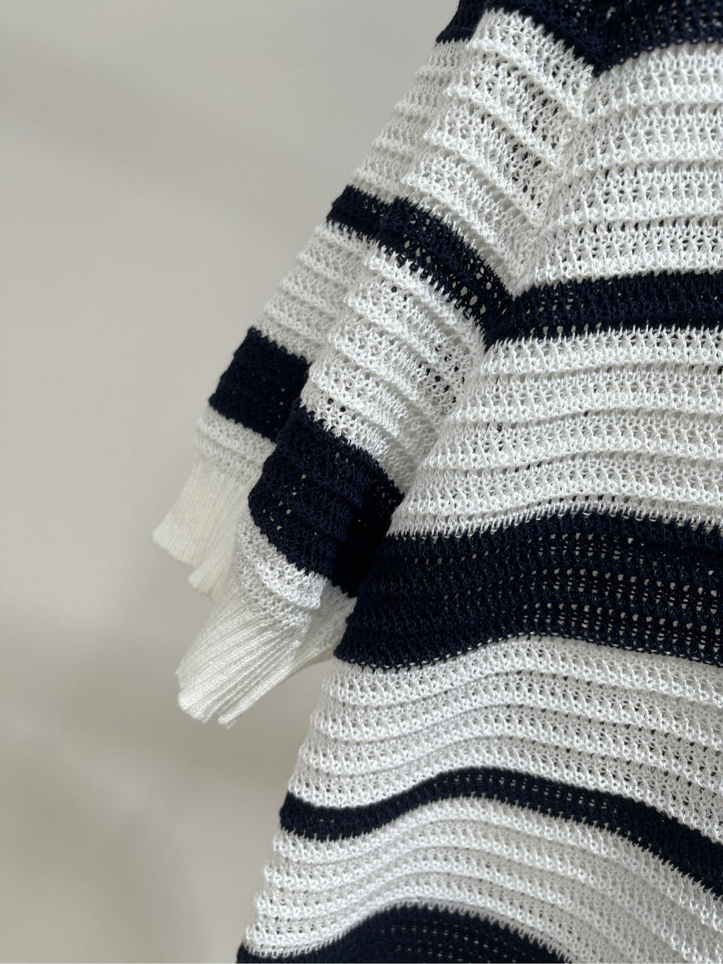 MO&CO. SHORT-SLEEVE KNIT TOP IN WHITE WITH BLACK STRIPES 267958