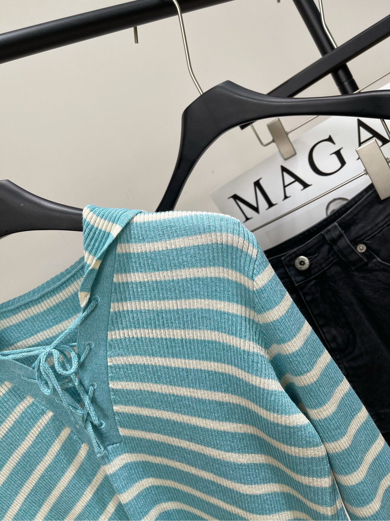 DIOR LONG-SLEEVE SWEATER WITH NAVY STRIPED COLLAR 275933