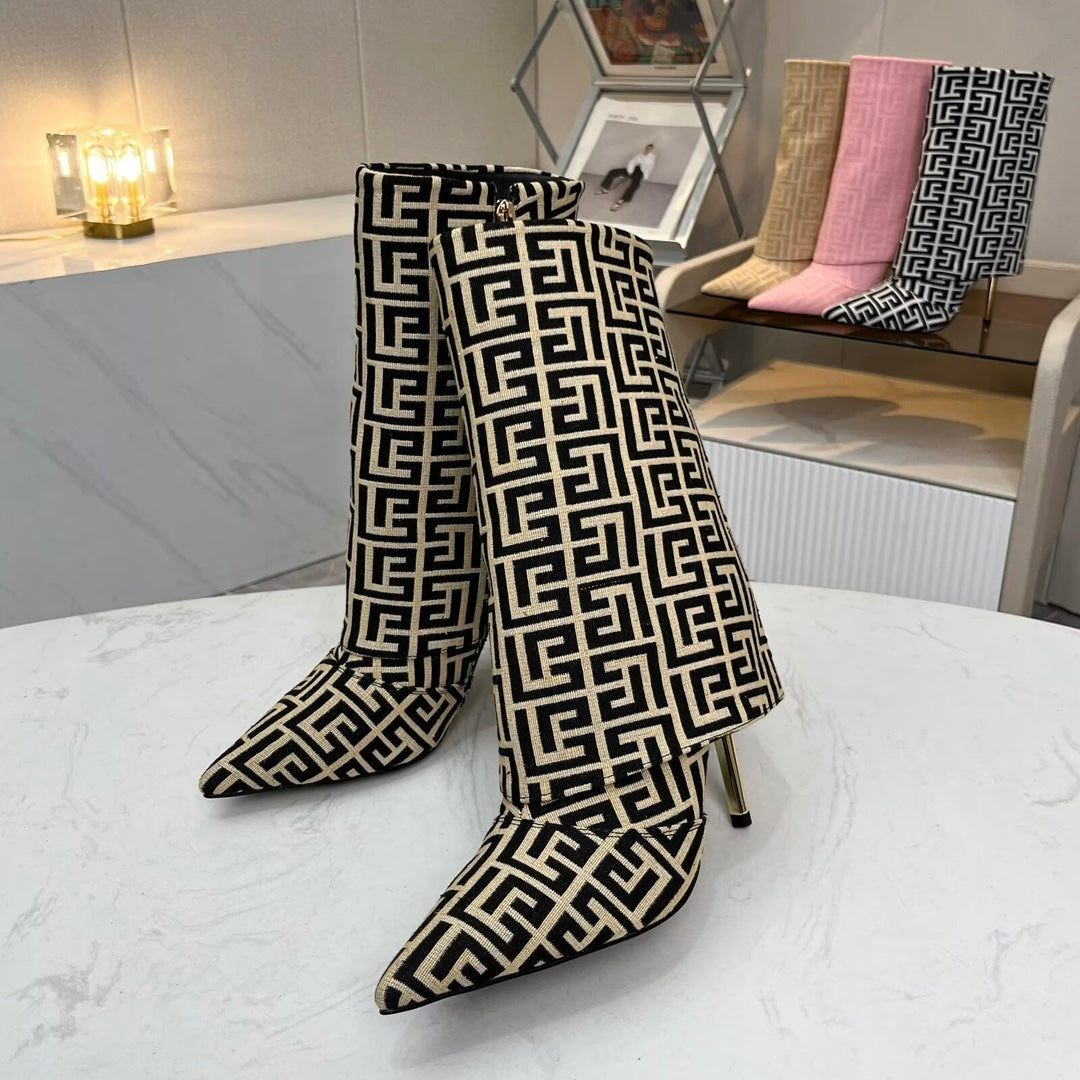 BALMAIN 26S MONOGRAM BOOTS 105 MM IN BLACK AND BEIGE JACQUARD-WOVEN CANVAS