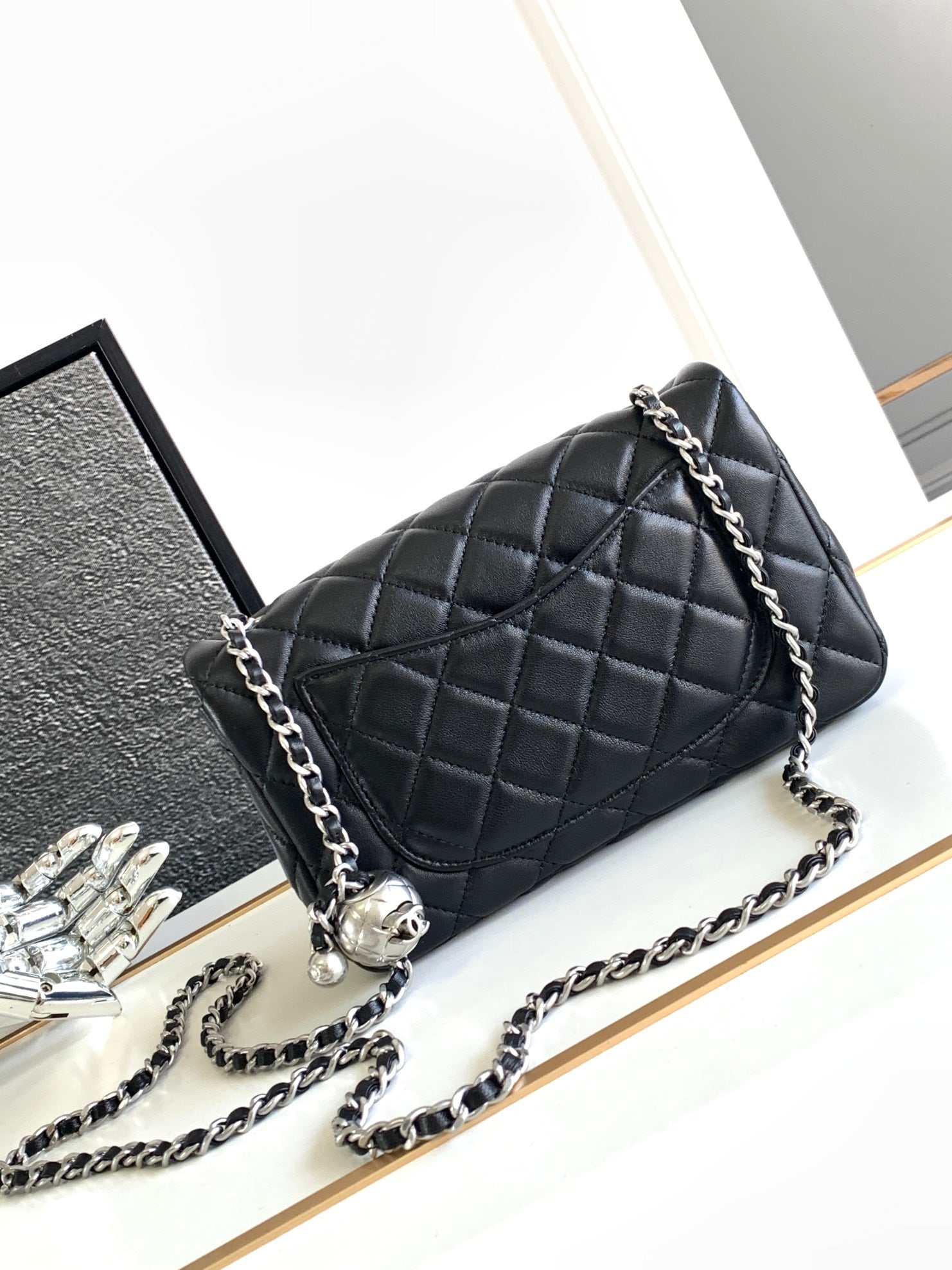 CC SMALL 20 FLAP BAG IN BLACK CALFSKIN