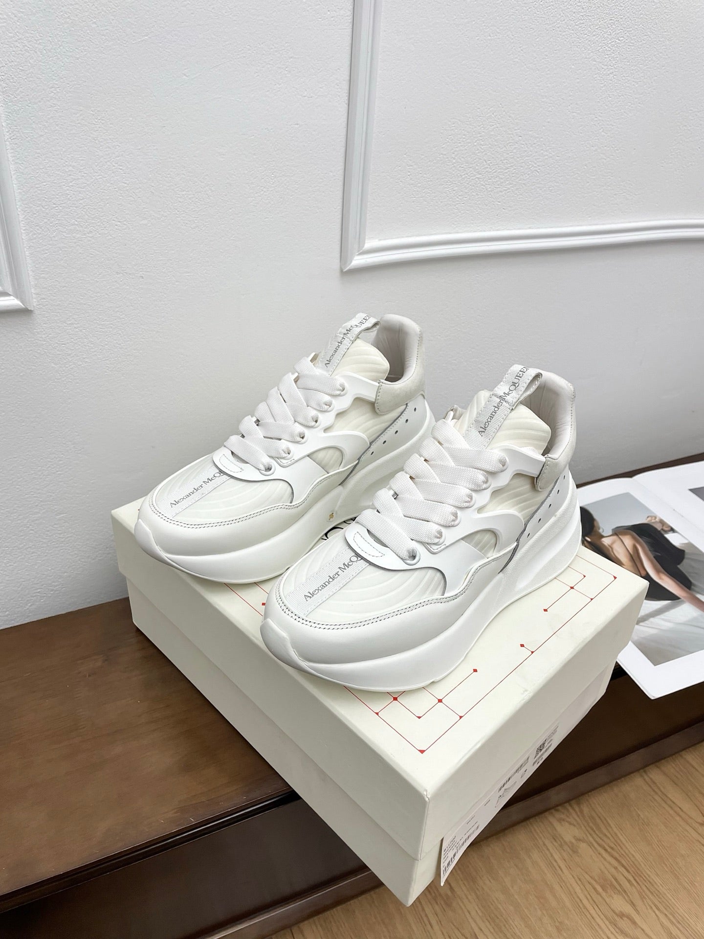OVERSIZED RUNNER SNEAKERS IN OFF WHITE CALFSKIN AND FABRIC