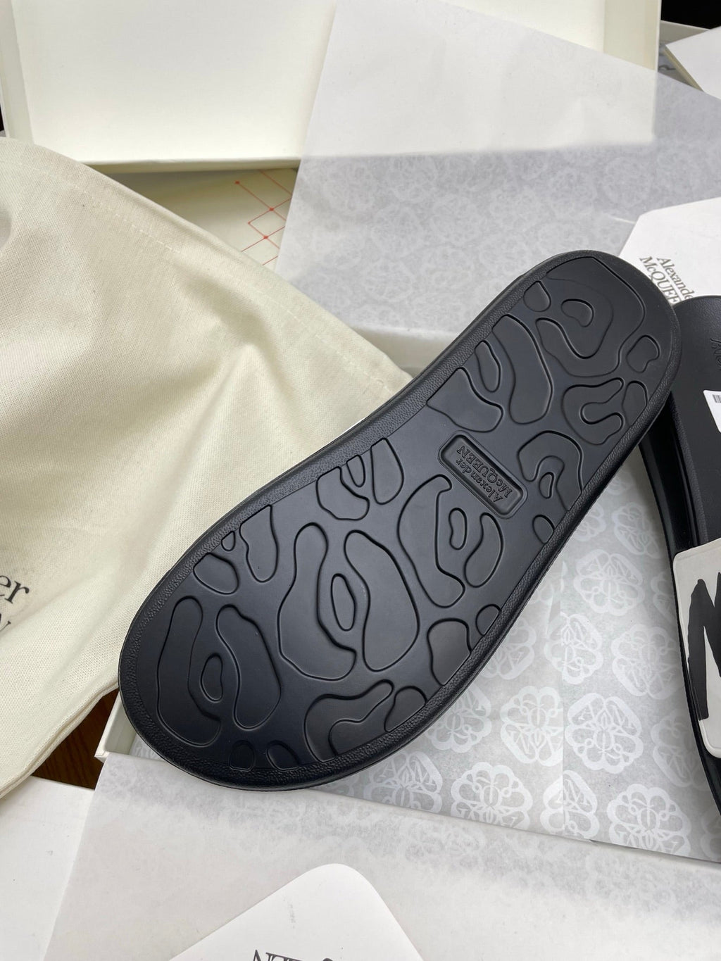 SLIDES SANDAL IN BLACK TPU WHITE STRAP WITH LOGO GRAPHIC