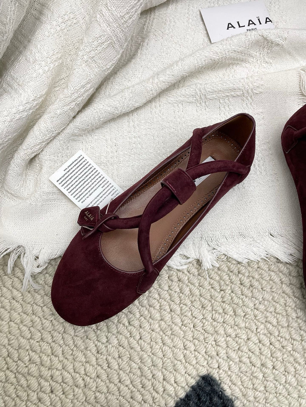 ALAIA 26S BALLET TECKEL IN DARK RED SUEDE