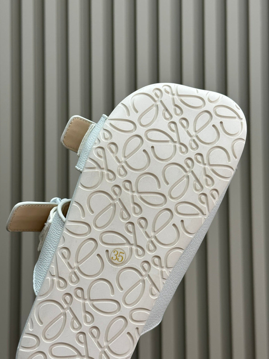 LOEWE 26S EASE SLIDE IN WHITE CALFSKIN
