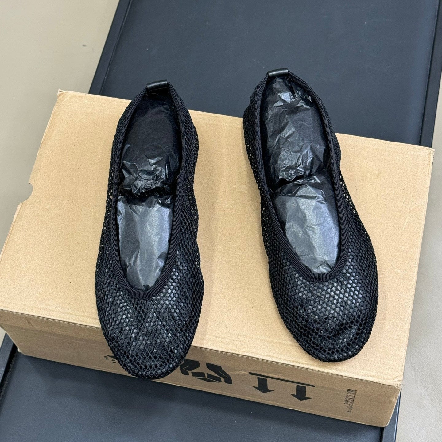 ALAIA FISHNET MESH BALLET FLATS 25S IN BLACK FABRIC