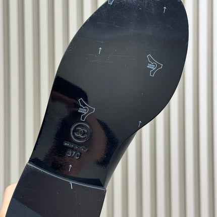 CC CHAIN LONG BOOTS IN BLACK CALFSKIN