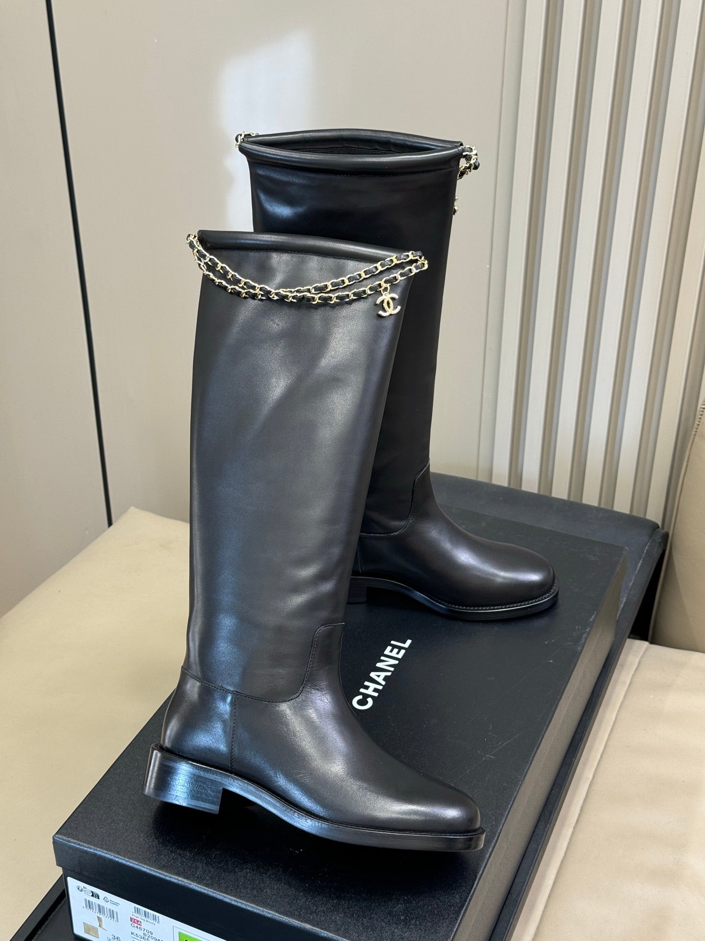 CC CHAIN LONG BOOTS IN BLACK CALFSKIN