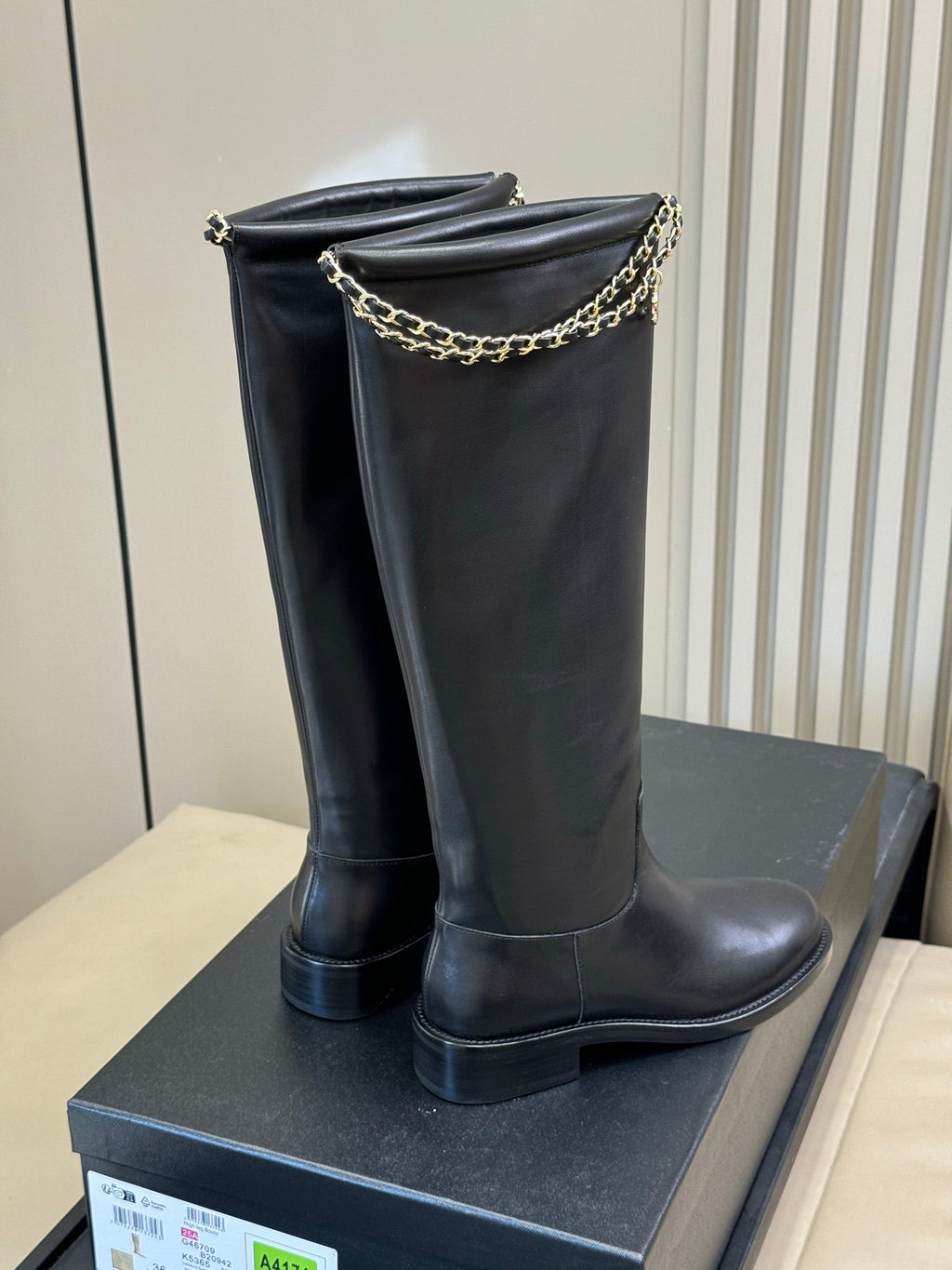 CC CHAIN LONG BOOTS IN BLACK CALFSKIN